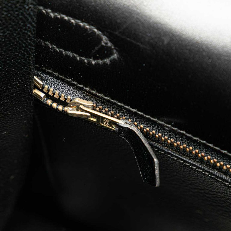 Hermès Kelly 32 Box Black Signs of wear | Sell your designer bag