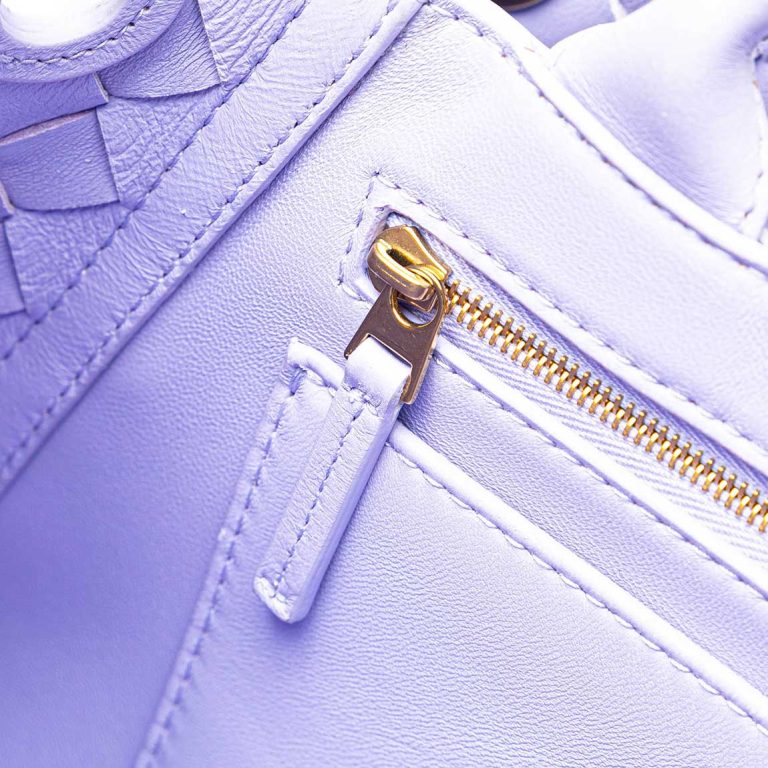 Bottega Veneta Andiamo East-West Lamb Light Lilac Signs of wear | Sell your designer bag