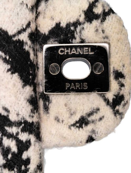 Chanel Timeless Medium Wool Black / Beige / White Closing System | Sell your designer bag