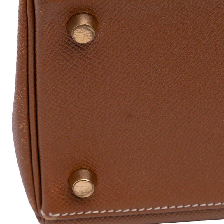 Hermès Kelly 32 Courchevel Noisette Signs of wear | Sell your designer bag